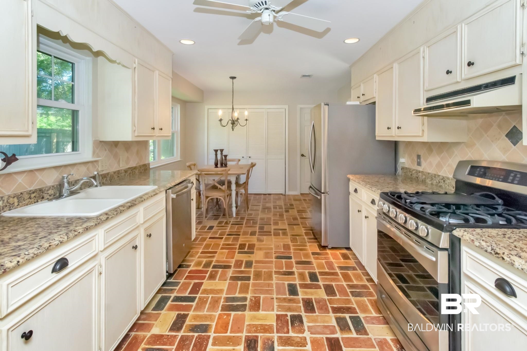 5909 Rio Vista Drive Mobile, AL 36693 - Photo 4 of 17