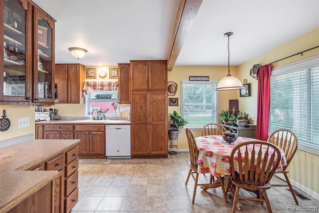 11305 Bohm Road Byron, MI 48418 - Photo 9 of 29