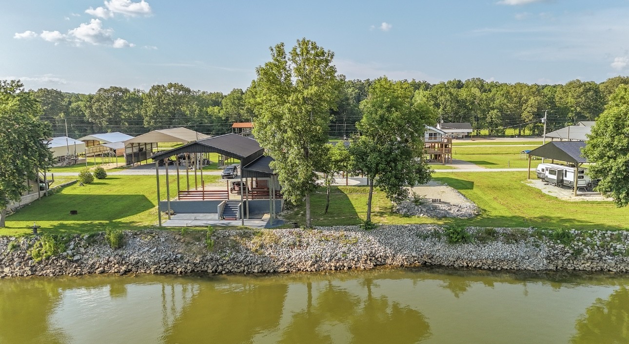 1085 WC PICKETT Road Clifton, TN 38425 - Photo 16 of 72