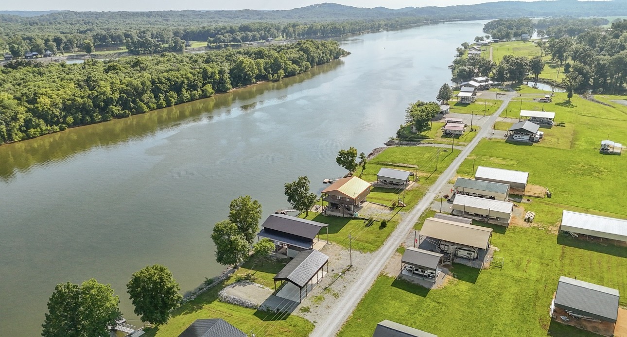 1085 WC PICKETT Road Clifton, TN 38425 - Photo 24 of 72