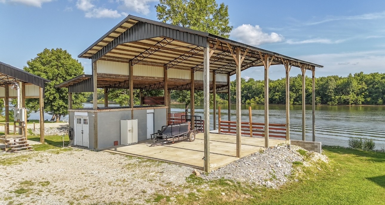 1085 WC PICKETT Road Clifton, TN 38425 - Photo 36 of 72