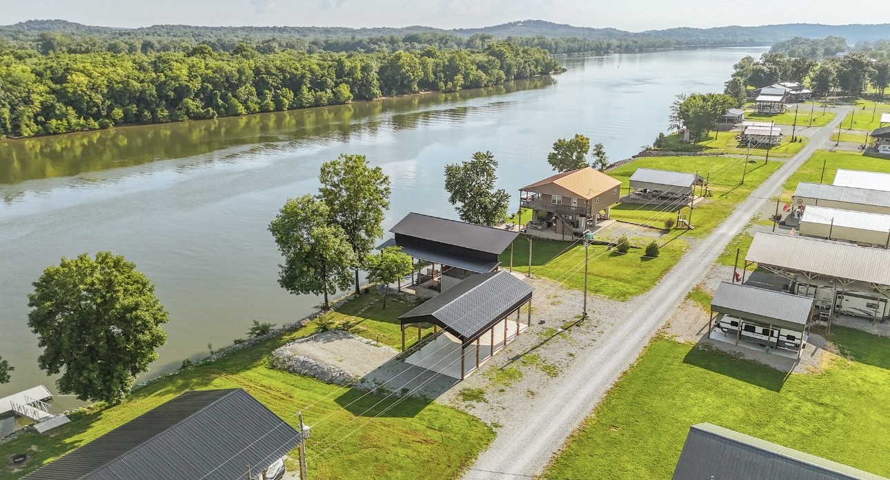1085 WC PICKETT Road Clifton, TN 38425 - Photo 46 of 72