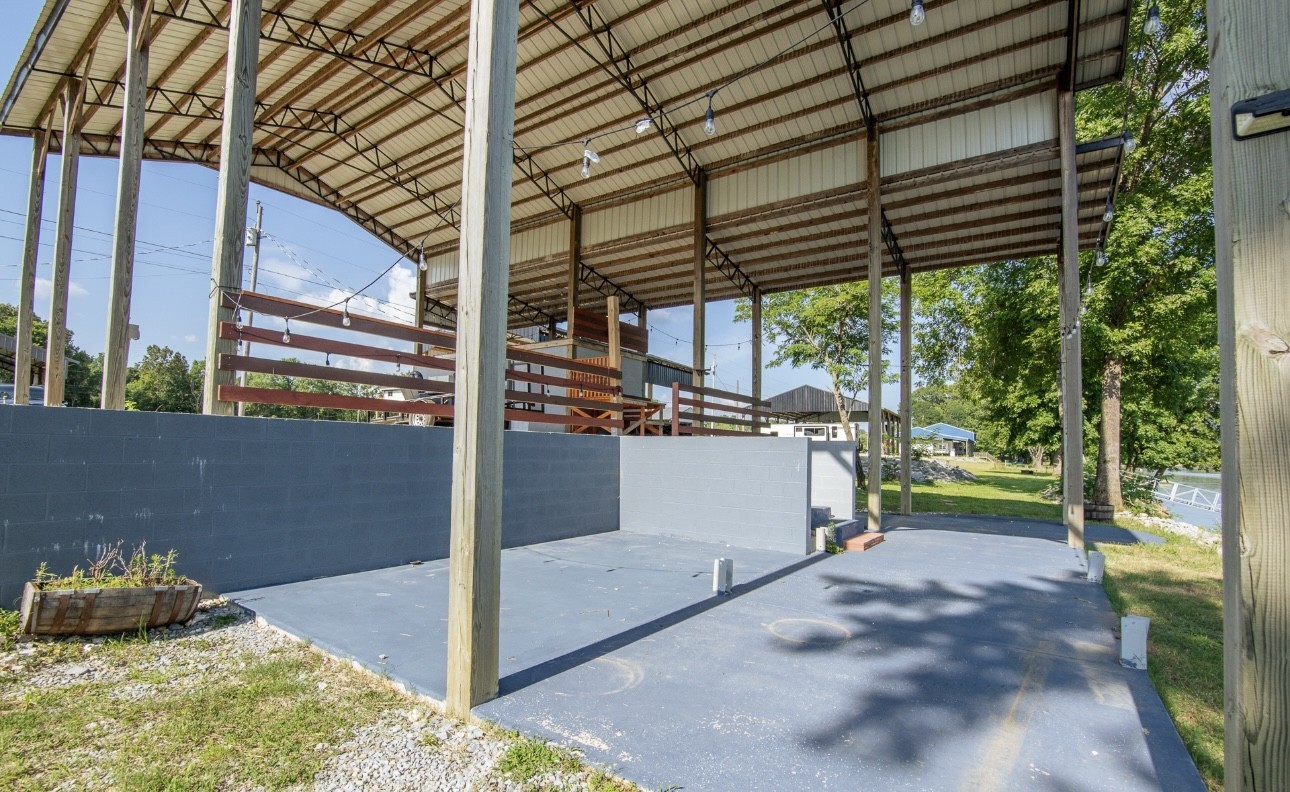 1085 WC PICKETT Road Clifton, TN 38425 - Photo 63 of 72