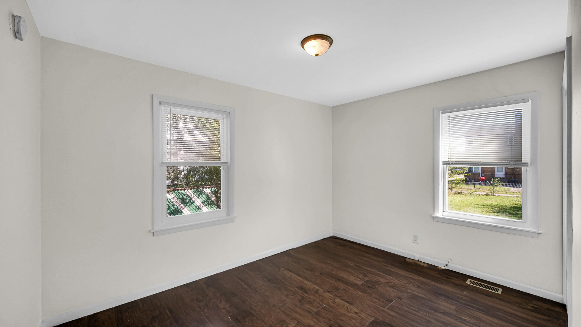 6723 Baring Avenue Hammond, IN 46324 - Photo 10 of 23 an empty room with windows