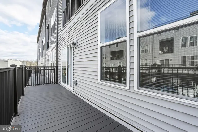 $649,000 | 20280 Newfoundland Square, Ashburn, VA 20147