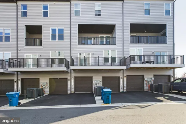 $649,000 | 20280 Newfoundland Square, Ashburn, VA 20147