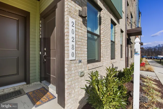 $649,000 | 20280 Newfoundland Square, Ashburn, VA 20147