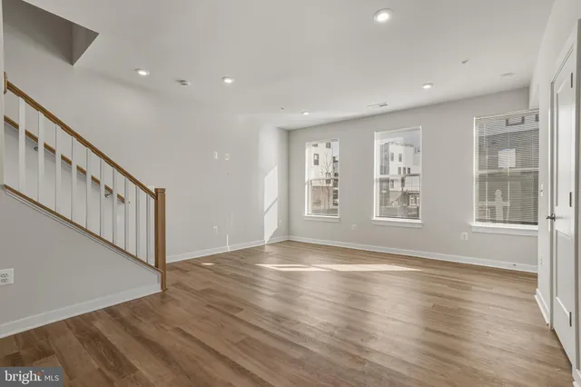 $649,000 | 20280 Newfoundland Square, Ashburn, VA 20147