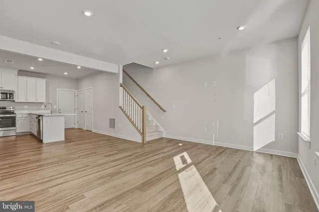 $649,000 | 20280 Newfoundland Square, Ashburn, VA 20147