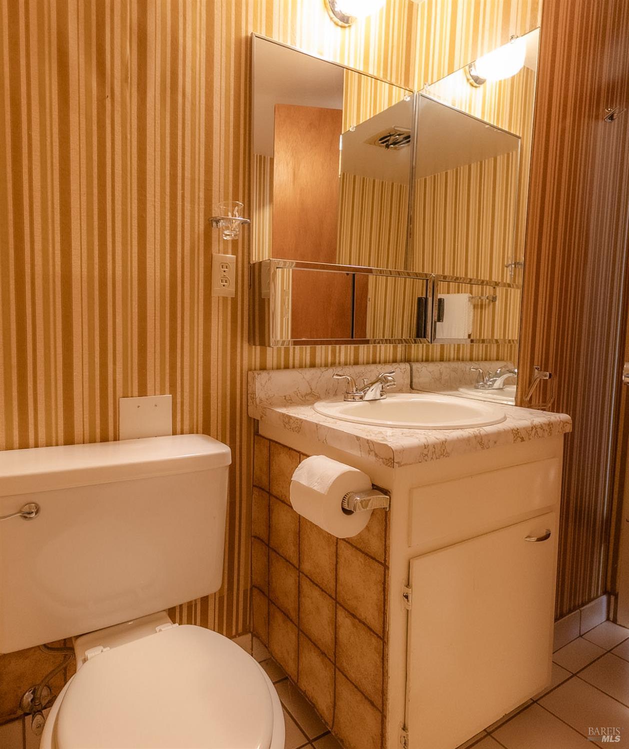 5718 Henning Road Sebastopol, CA 95472 - Photo 21 of 32 Half bath