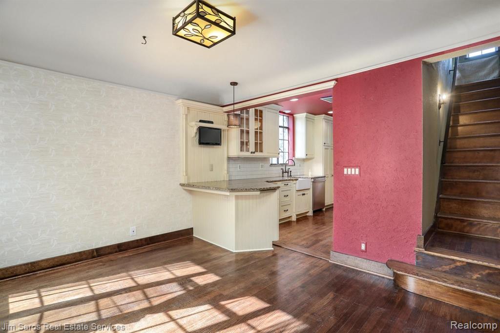 328 Fisher Road Grosse Pointe Farms, MI 48230 - Photo 8 of 24