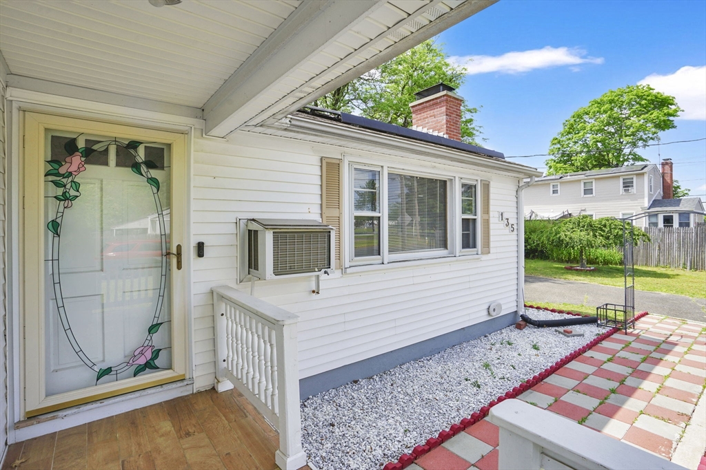 135 Bulat Drive Springfield, MA 01129 - Photo 3 of 42