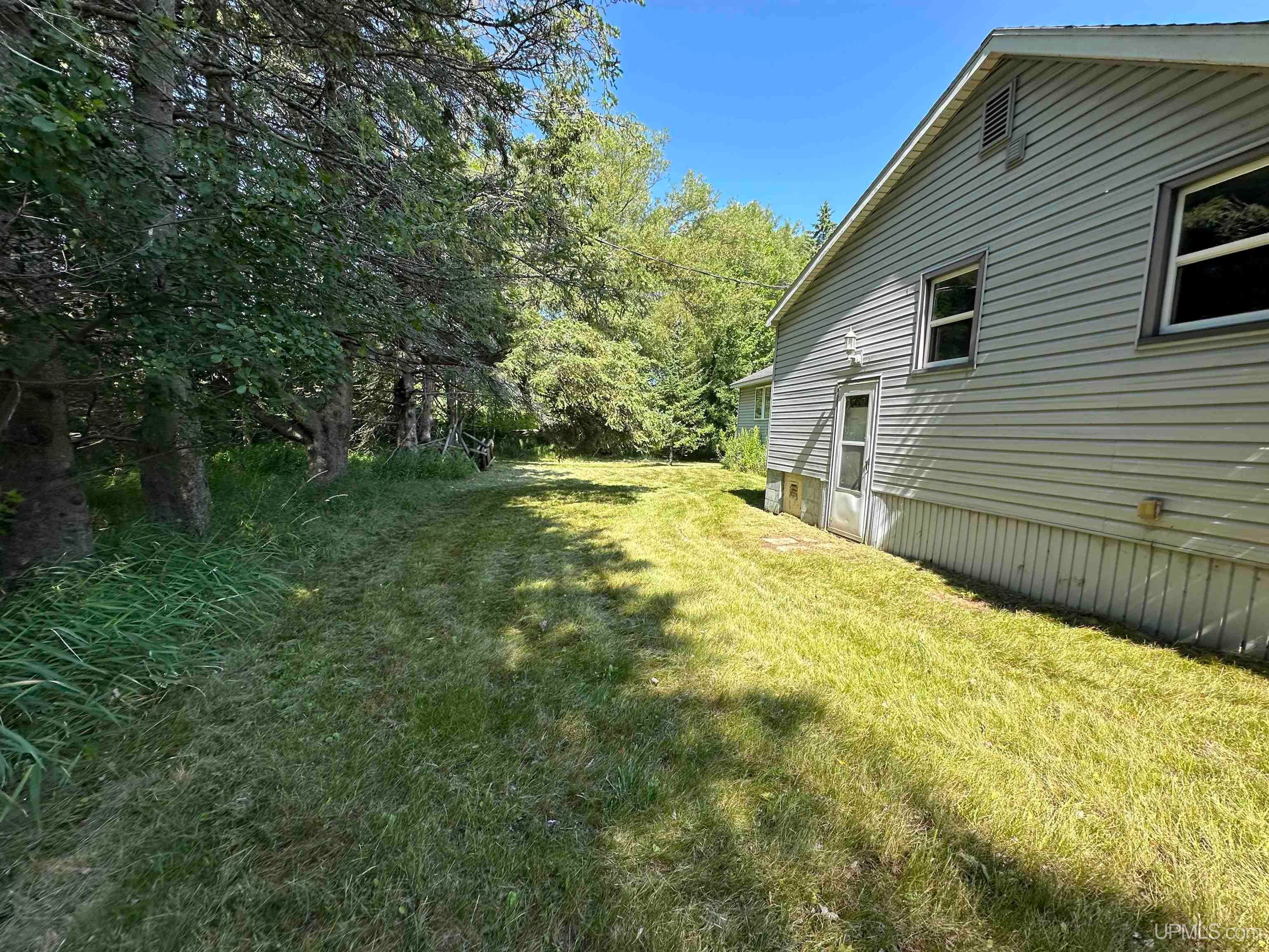 1114 Willow Road Gladstone, MI 49837 - Photo 17 of 21 Gallery Image 17