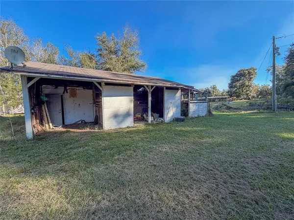 a view of a barn in the back yard