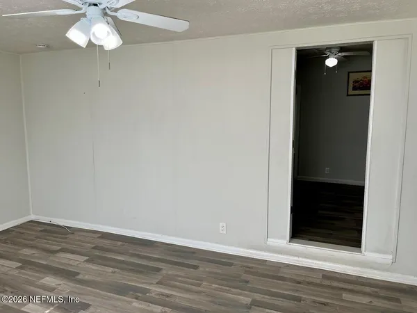 $1,400 | 8903 Hipps Road, Jacksonville, FL 32222