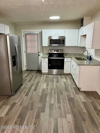 $1,400 | 8903 Hipps Road, Jacksonville, FL 32222