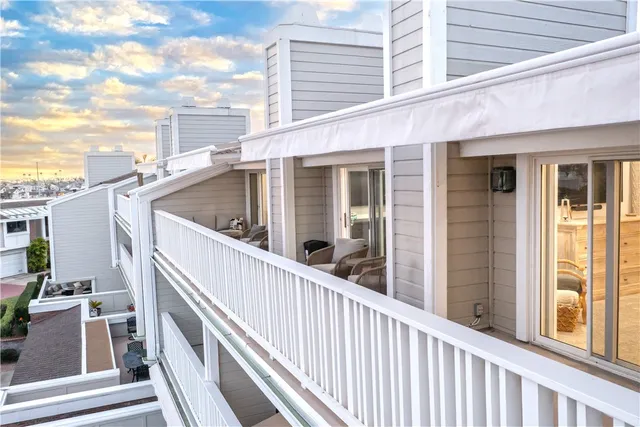 $2,998,000 | 990 Bayside Cove, Unit 609, Newport Beach, CA 92660