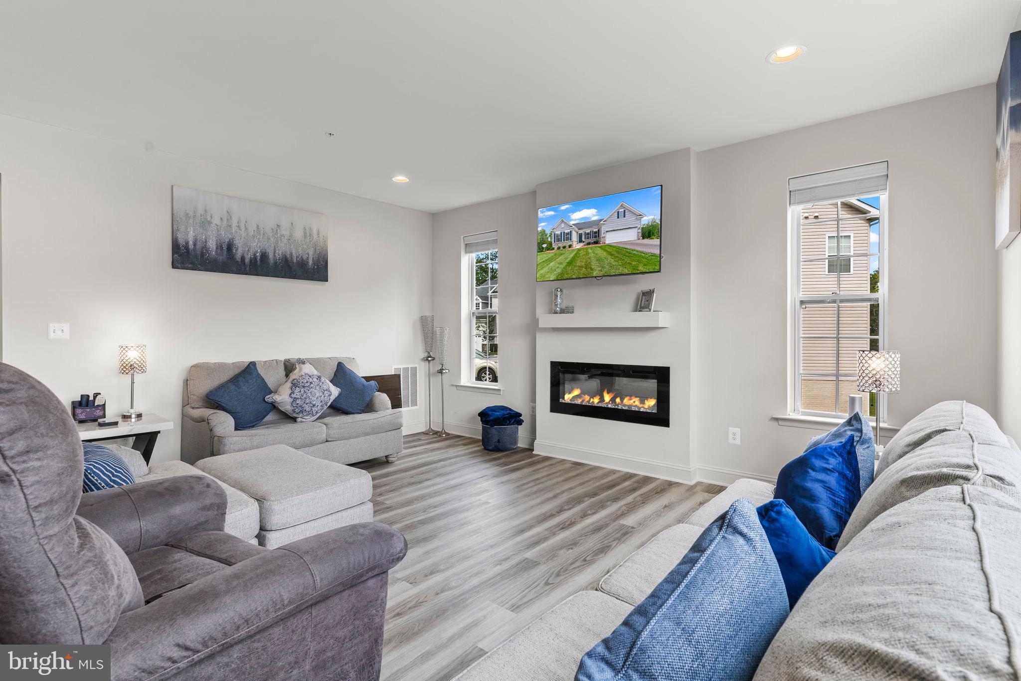 9104 Rama Court Clinton, MD 20735 - Photo 28 of 62 Modern living space with cozy ambiance.