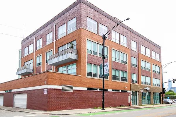 $3,575 | 1001 North Milwaukee Avenue, Unit 201, Chicago, IL 60642