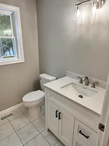 $599,900 | 325 Heath Road, Lebanon, ME 04027