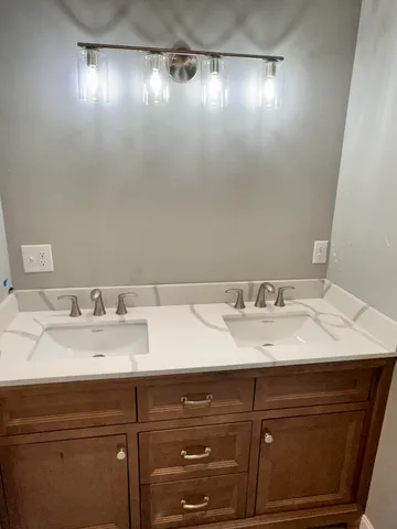 $599,900 | 325 Heath Road, Lebanon, ME 04027