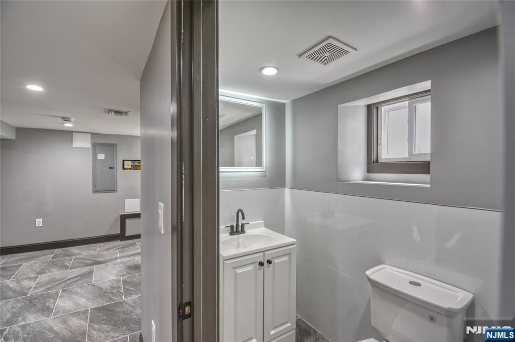 72 Hille Place Ridgefield Park, NJ 07660 - Photo 24 of 39