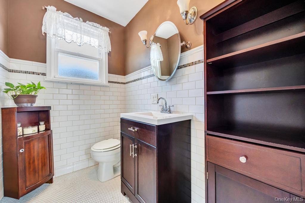 218 Woodlawn Road West Hempstead, NY 11552 - Photo 15 of 26