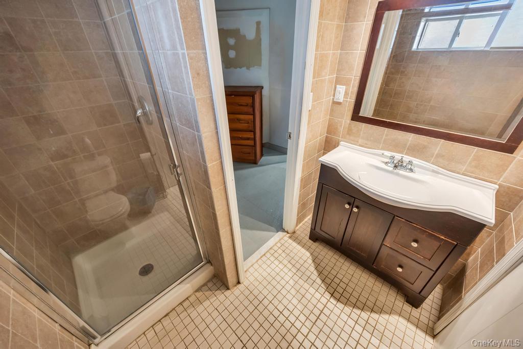 218 Woodlawn Road West Hempstead, NY 11552 - Photo 23 of 26