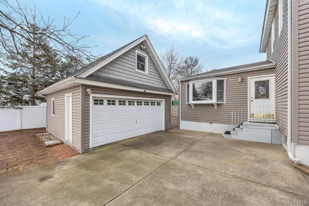 218 Woodlawn Road West Hempstead, NY 11552 - Photo 24 of 26