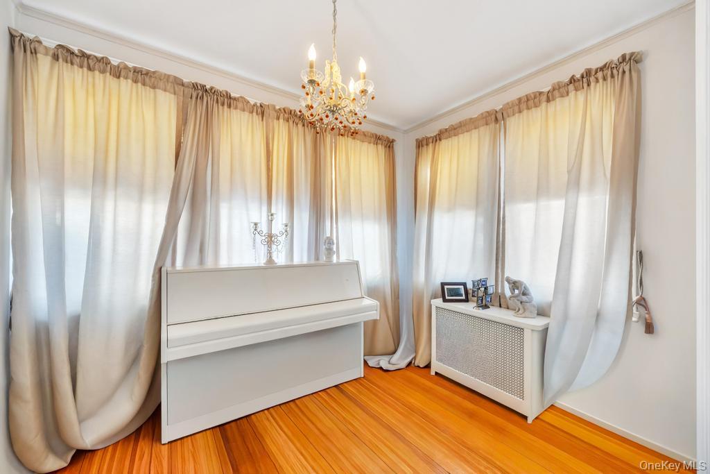 218 Woodlawn Road West Hempstead, NY 11552 - Photo 8 of 26