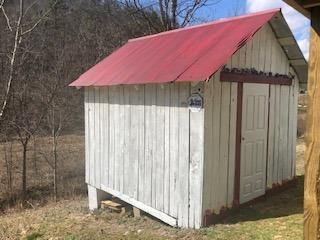 191 Roses Fork Road McKee, KY 40447 - Photo 21 of 27 Freshly painted Storage Shed