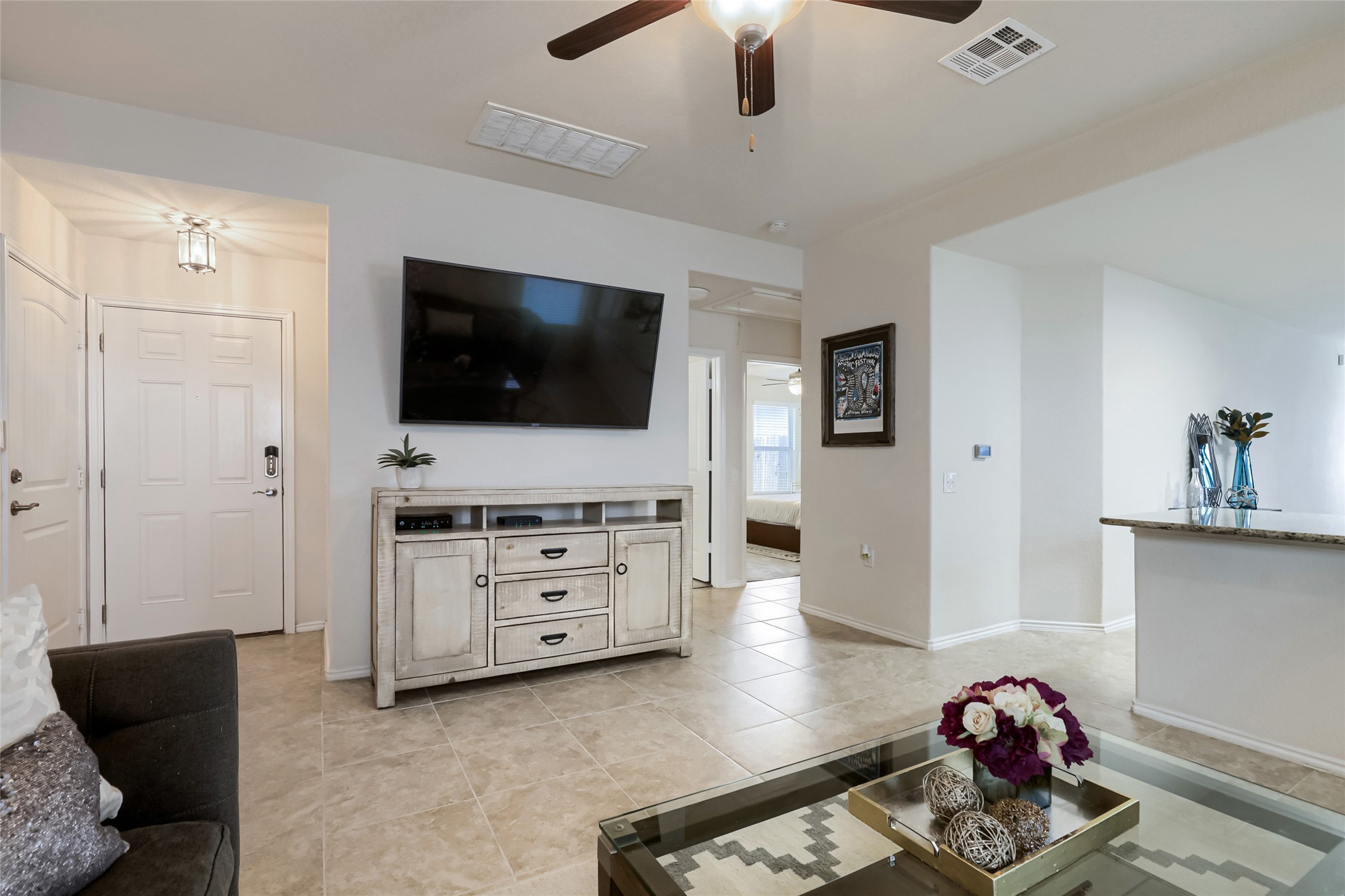 7216 Razors Edge Drive Austin, TX 78744 - Photo 5 of 36