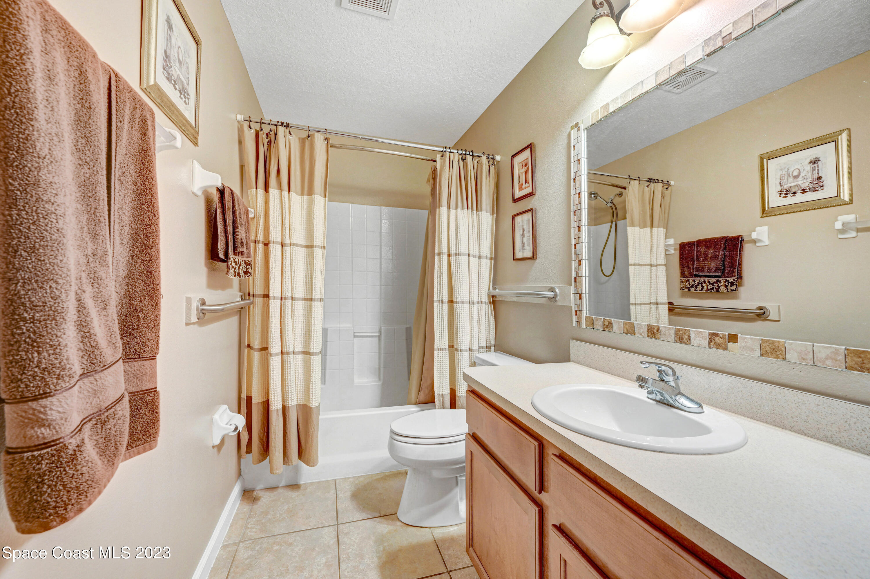 306 Abernathy Circle Palm Bay, FL 32909 - Photo 19 of 38 Guest Bath