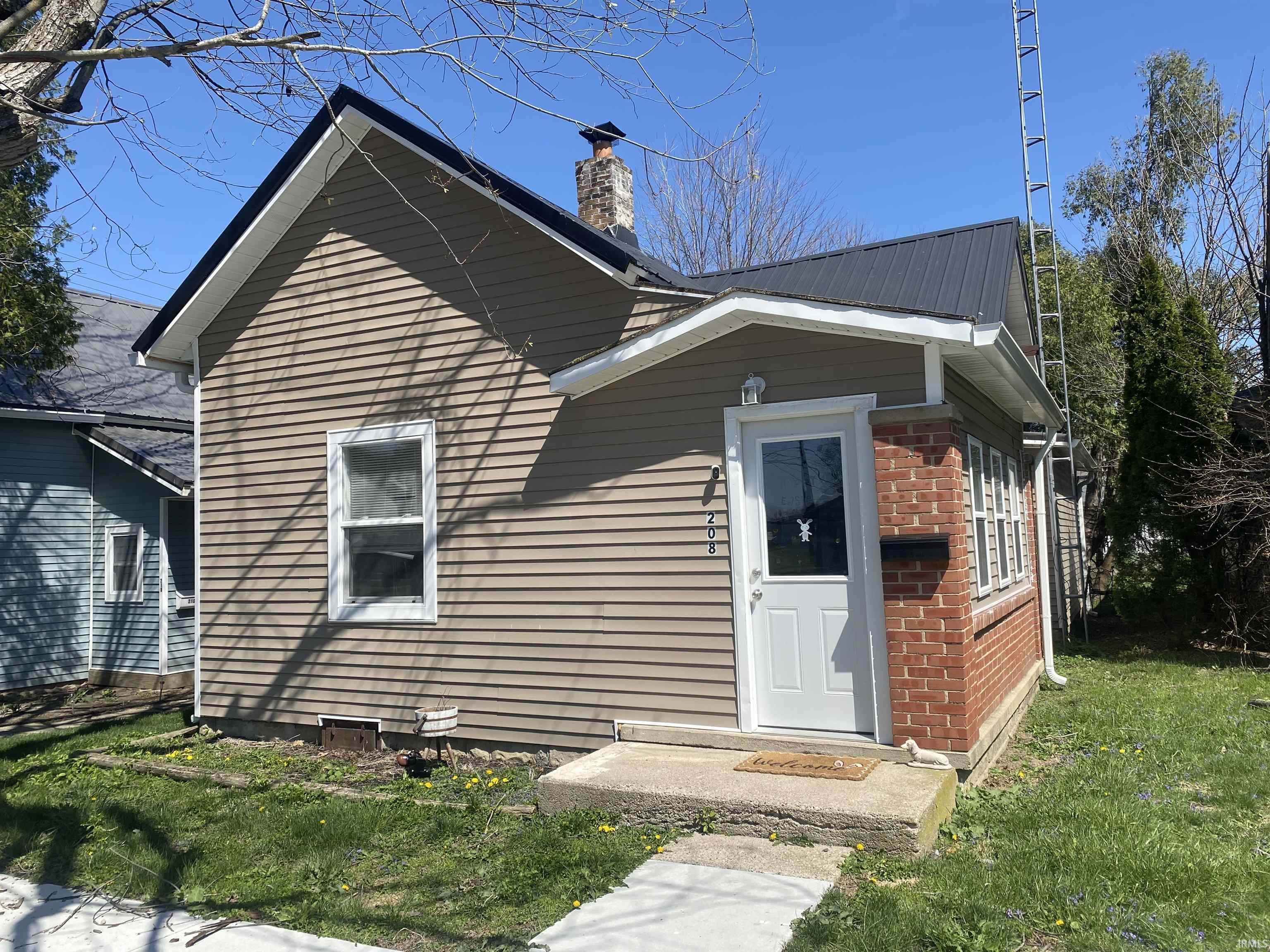 208 West Jay Street Dunkirk, IN 47336 - Photo 1 of 14