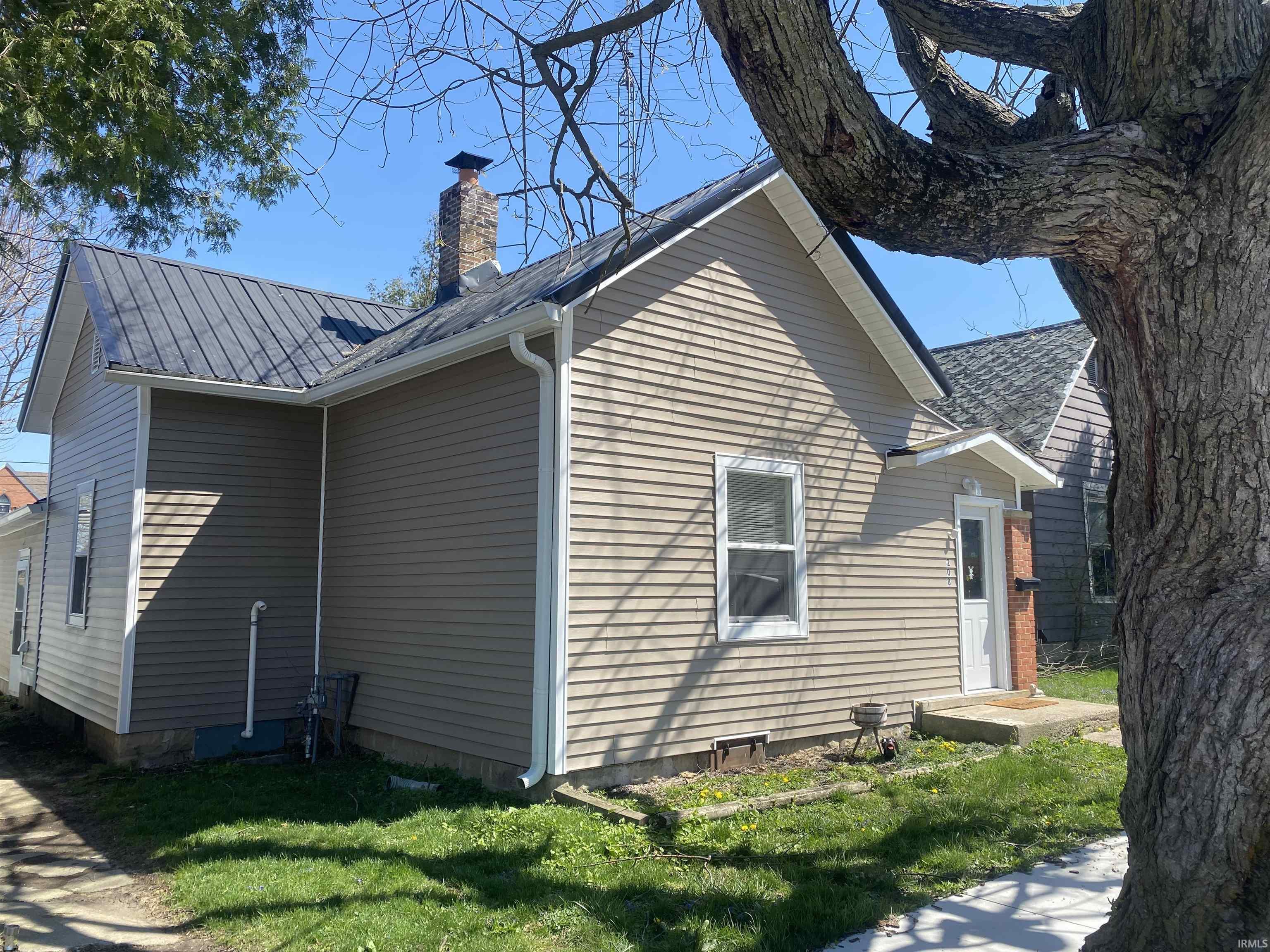 208 West Jay Street Dunkirk, IN 47336 - Photo 2 of 14
