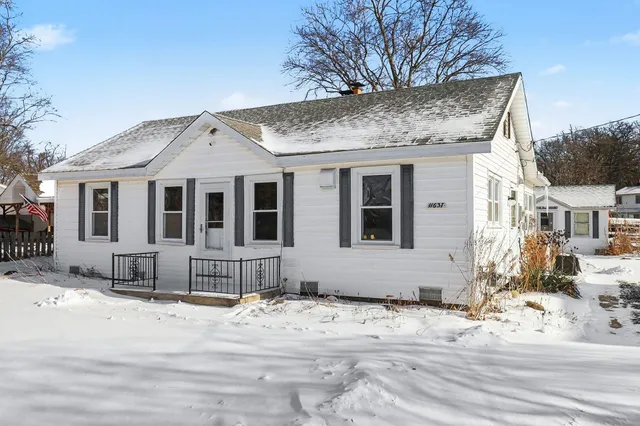 $575,000 | 11637 Algonquin Drive, Pinckney, MI 48169