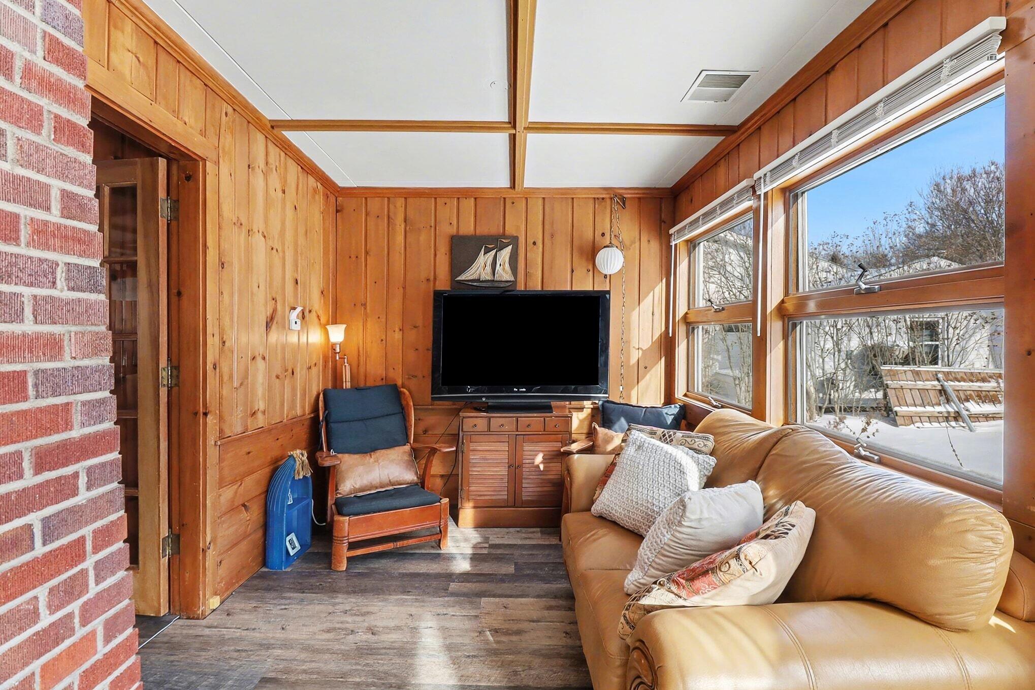 11637 Algonquin Drive Pinckney, MI 48169 - Photo 13 of 34 Sunroom