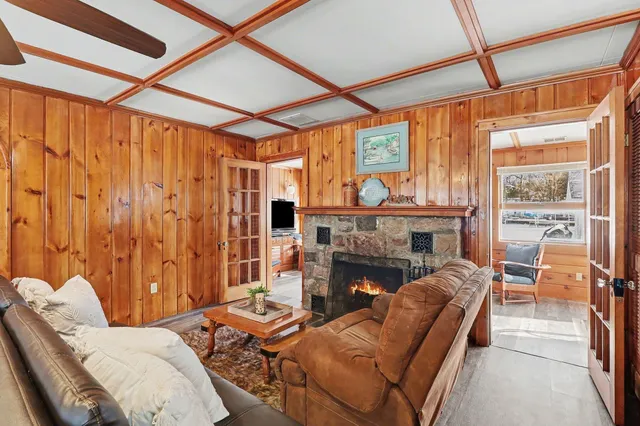 $575,000 | 11637 Algonquin Drive, Pinckney, MI 48169