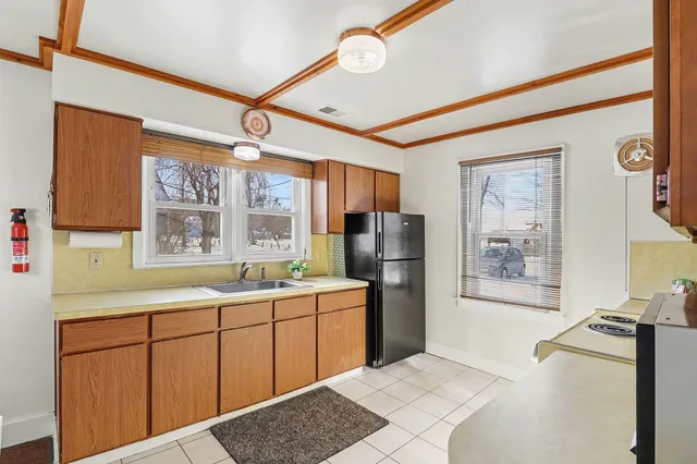 $575,000 | 11637 Algonquin Drive, Pinckney, MI 48169