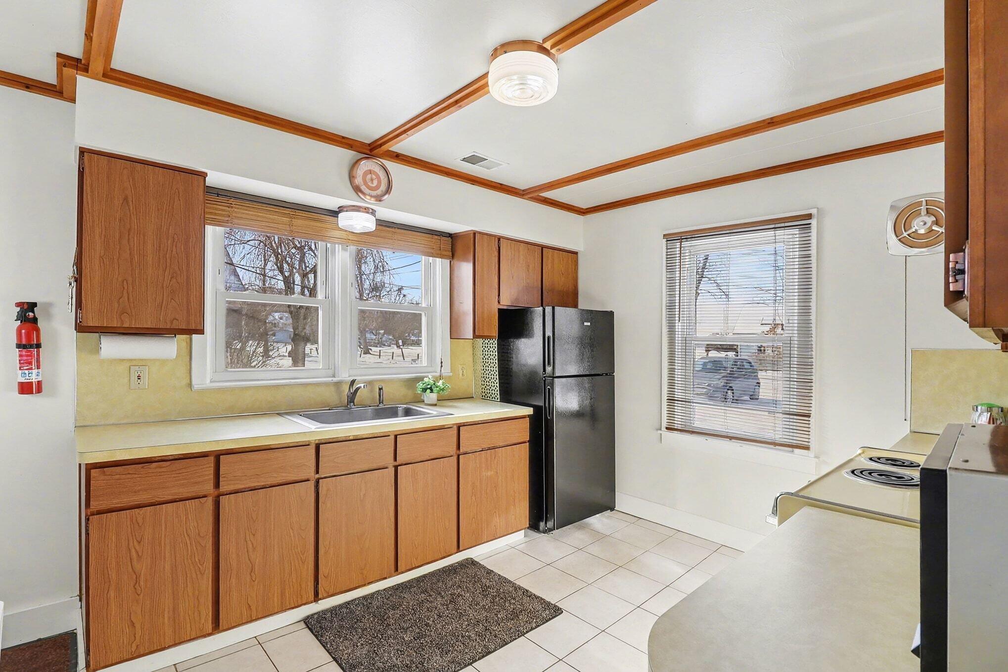 11637 Algonquin Drive Pinckney, MI 48169 - Photo 17 of 34 Kitchen