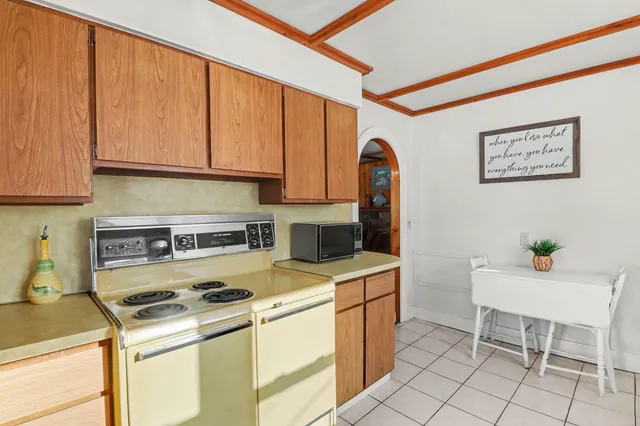 $575,000 | 11637 Algonquin Drive, Pinckney, MI 48169