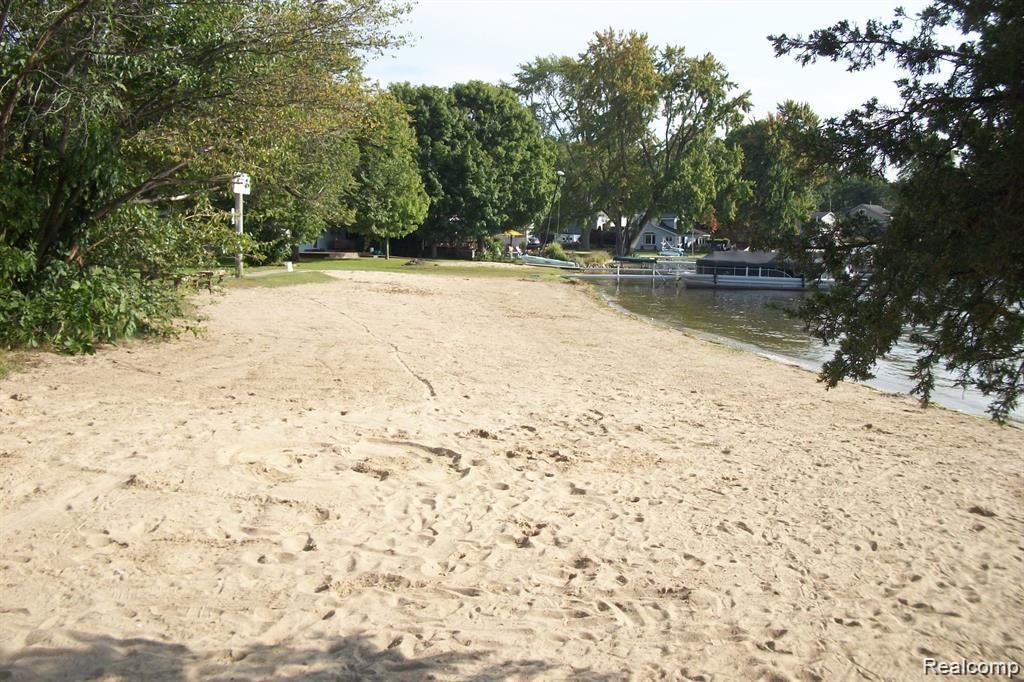11637 Algonquin Drive Pinckney, MI 48169 - Photo 24 of 34 Fox Point Beach
