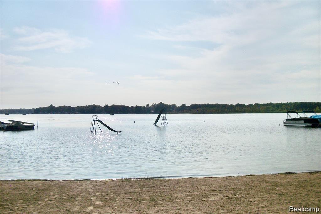 11637 Algonquin Drive Pinckney, MI 48169 - Photo 26 of 34 Fox Point Beach
