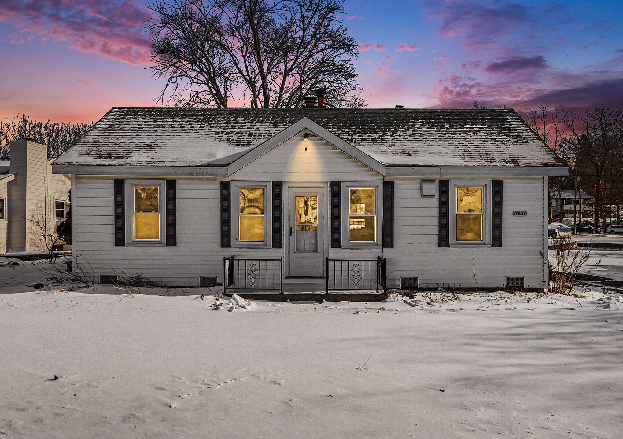 11637 Algonquin Drive Pinckney, MI 48169 - Photo 30 of 34 Twilight Photo