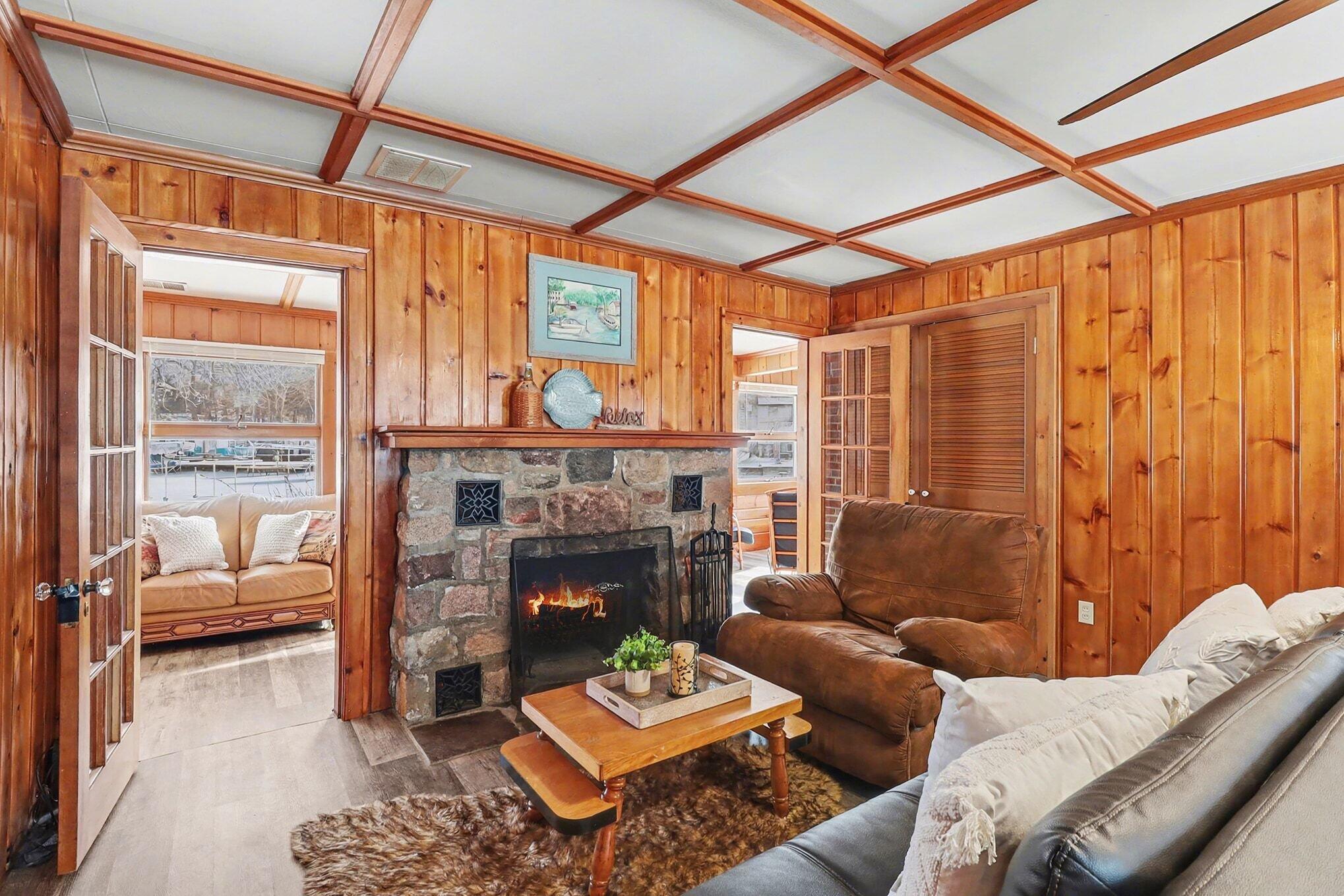 11637 Algonquin Drive Pinckney, MI 48169 - Photo 3 of 34 Living Room