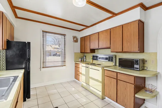 $575,000 | 11637 Algonquin Drive, Pinckney, MI 48169