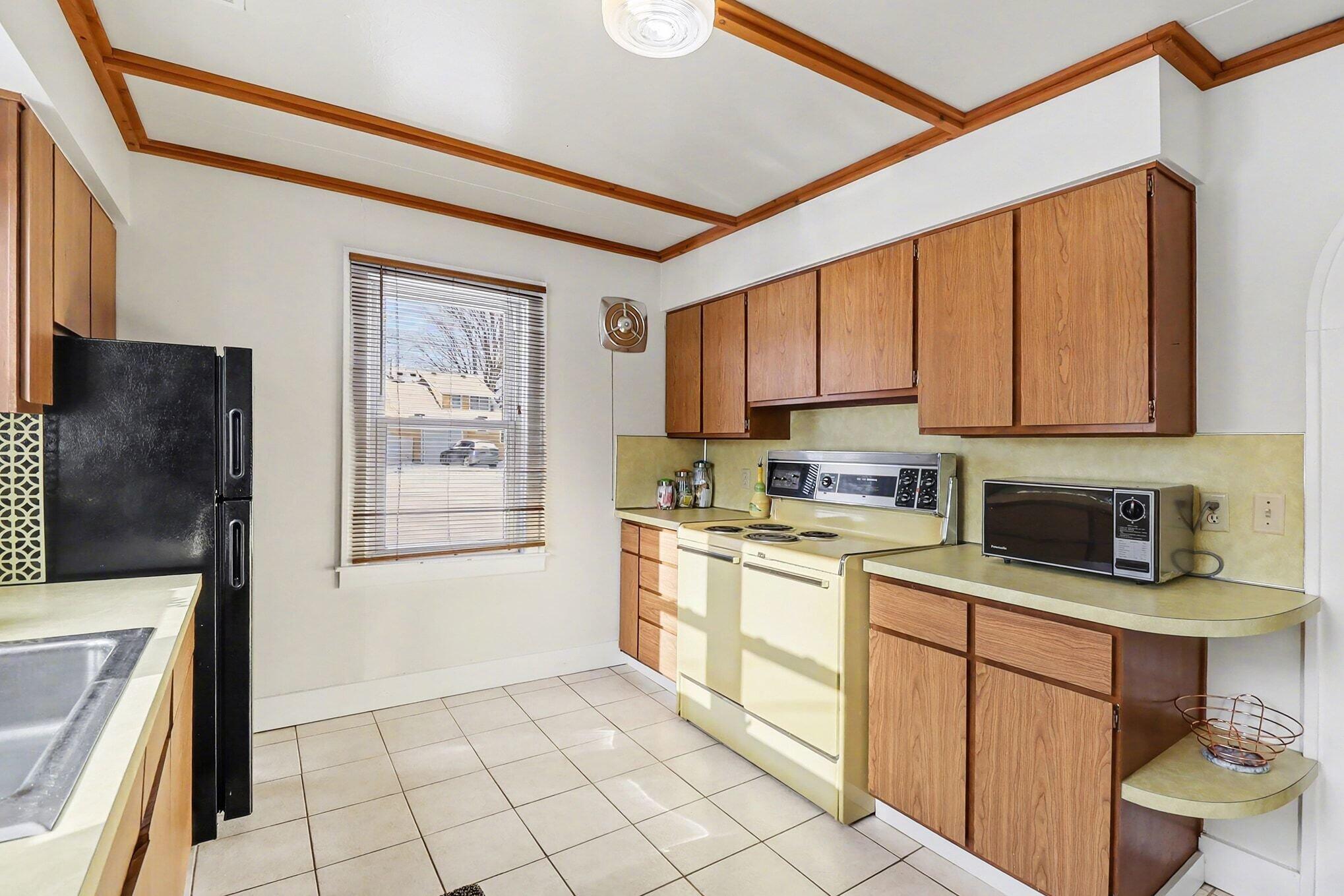 11637 Algonquin Drive Pinckney, MI 48169 - Photo 8 of 34 Kitchen