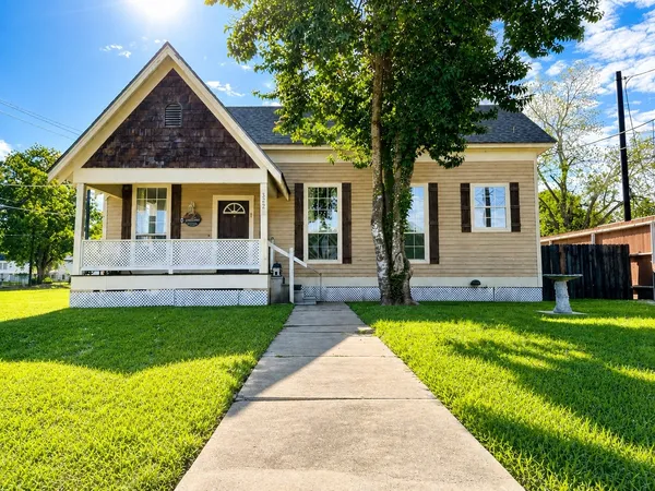 $239,900 | 322 North Resident Street, Wharton, TX 77488