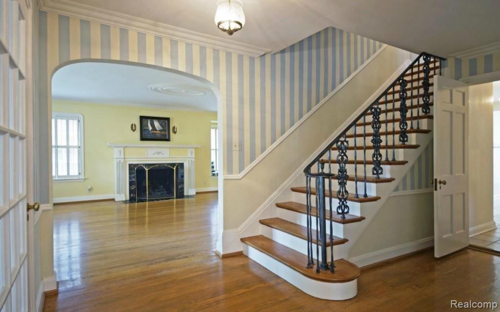 937 Trombley Road Grosse Pointe, MI 48230 - Photo 8 of 28 9-photo-web-1680x1050-171225.jpg