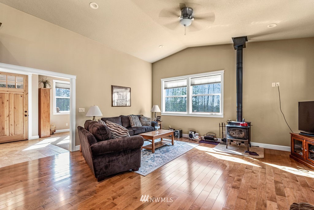 1724 Bodine Extension Road Kelso, WA 98626 - Photo 6 of 20 Gallery Image 6